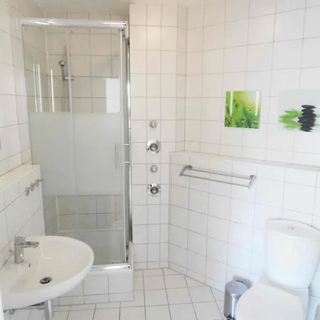 Stralsund, Grosser Balkon, Laendlich Ruhig, 5 Minuten Zur Stadt