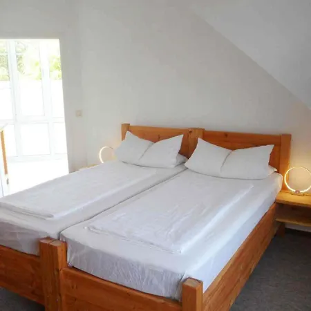 Appartement Stralsund, Grosser Balkon, Laendlich Ruhig, 5 Minuten Zur Stadt