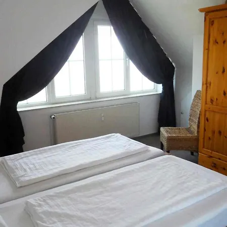Stralsund, Grosser Balkon, Laendlich Ruhig, 5 Minuten Zur Stadt